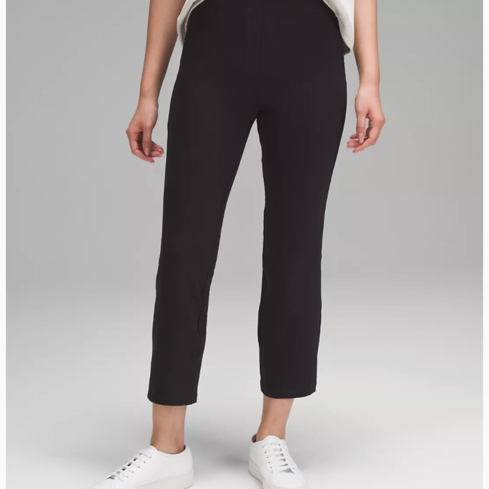 Lululemon cropped pants.